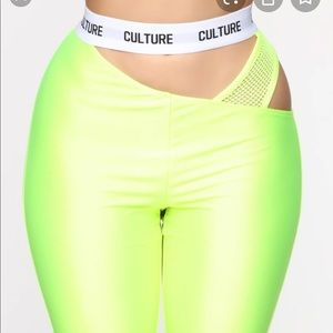 FASHION NOVA BIKER SHORTS SIZE LARGE